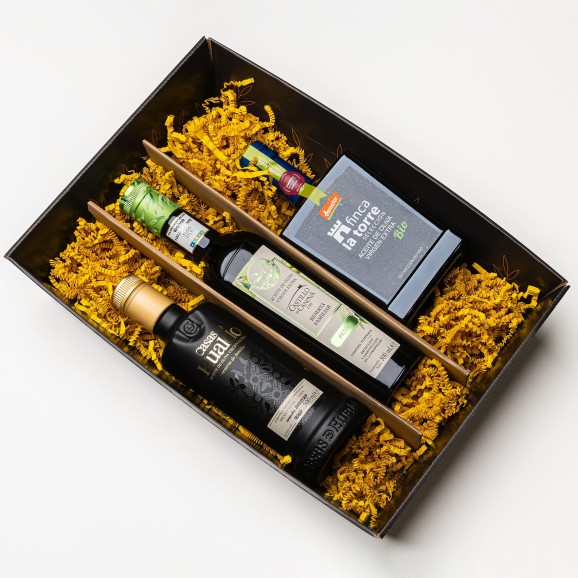 Mejores Aceites del Mundo Flos Olei 2023 - Caja regalo 3x500 ml.